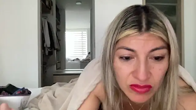 LunaBeya Adlı Modelin Canlı XXX Sohbeti