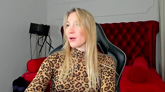 ElaraVoltagen Live XXX chat