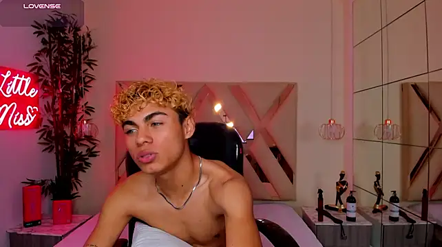 Anyelo_Twink live XXX chat