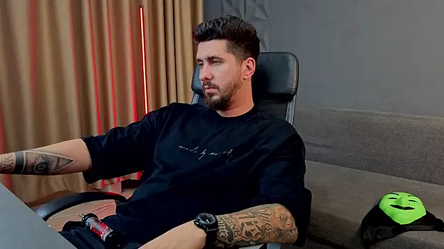 Chat XXX en directo de LoganStroud