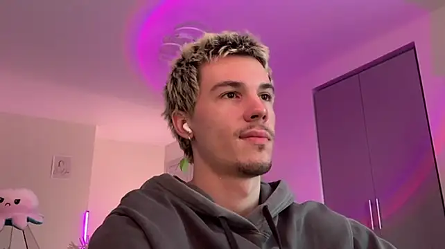 Jeremy1Scott XXX чат на живо