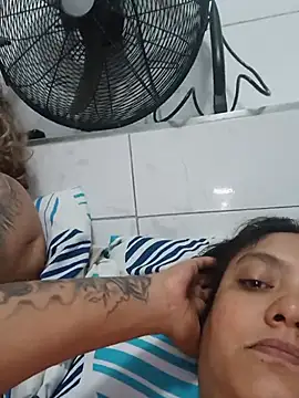 แชท XXX สดของ 2Juicy_pussy
