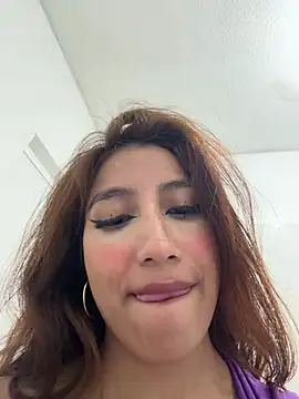 naomiii__ Adlı Modelin Canlı XXX Sohbeti