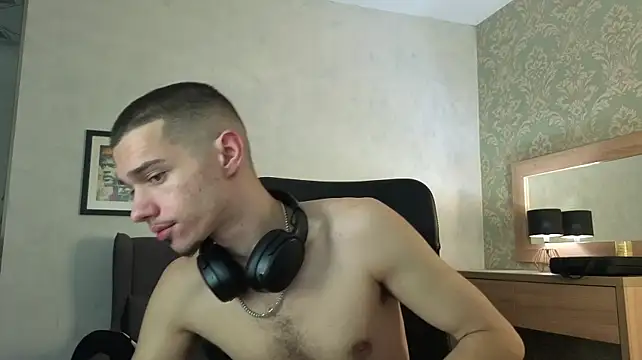 XXX chat uživo modela KaydenDrew
