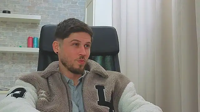JonahShaw Live XXX-chat