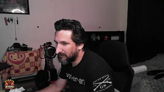 DevilPup75_ Chat XXX in diretta