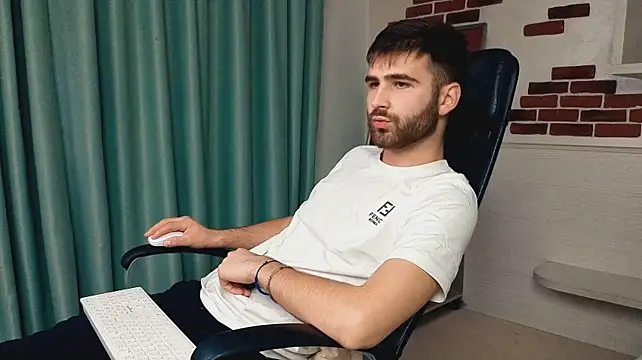 KyloEastn Live XXX chat