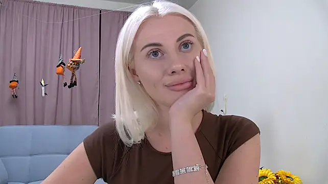 MaryMonrovian Live XXX chat