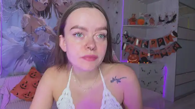 CheekySashaCharm Adlı Modelin Canlı XXX Sohbeti