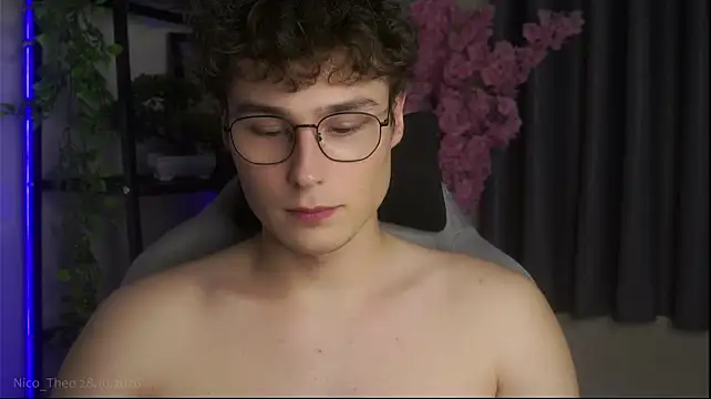 XXX chat uživo modela Nico_Theo