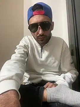 צ'אט XXX בשידור חי של hakilka2