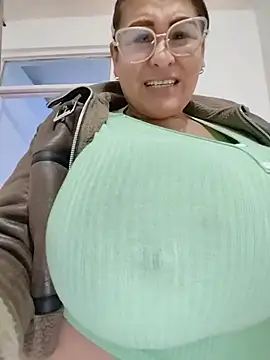 Živý XXX chat AlexxiaaMat