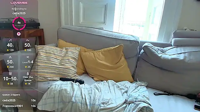 XXX chat uživo modela Ciuini