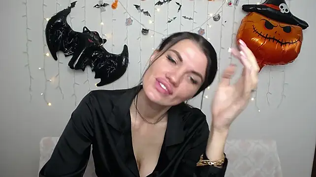 MilaLoona 现场XXX聊天