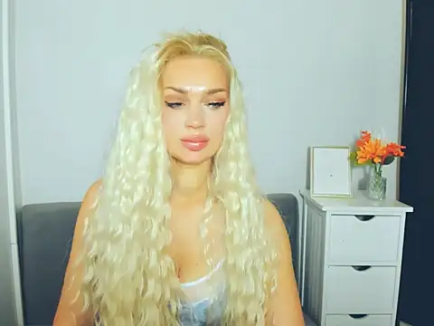OliviaFantasy Adlı Modelin Canlı XXX Sohbeti