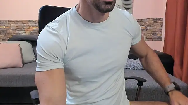 HotHunkTrainer XXX чат на живо