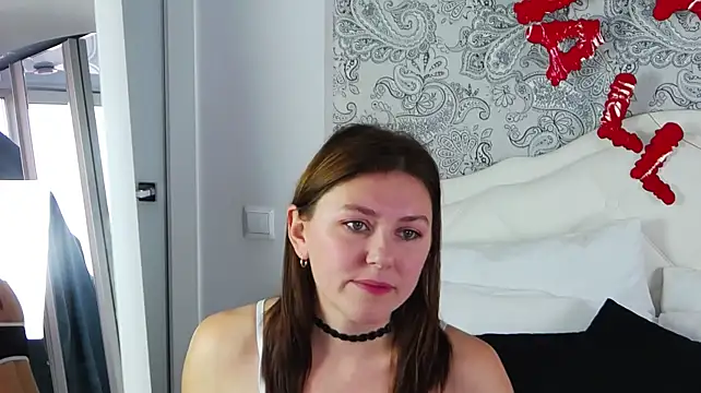 AliceEmerson's Live XXX Chat