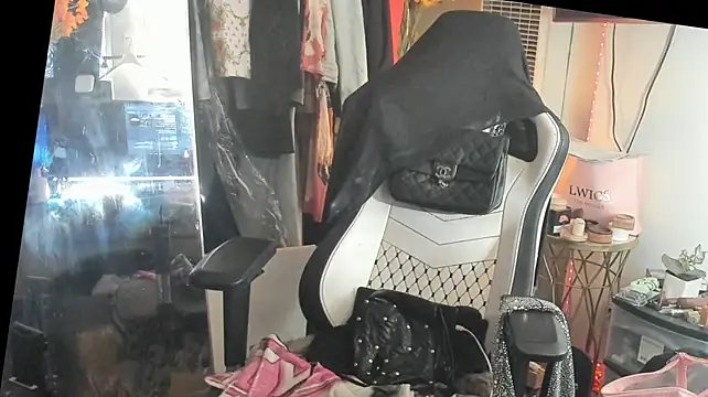 Motherbigbus' Live XXX Chat