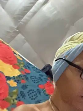 Czat XXX na żywo – Ladyzee25