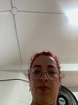 RoxanneStorm_ élő XXX-chatje