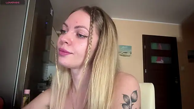 MissLuxxi's Live XXX Chat