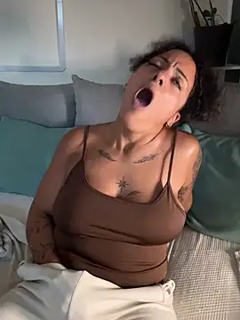 دردشة SweetPetiteNoir الجنسية المباشرة