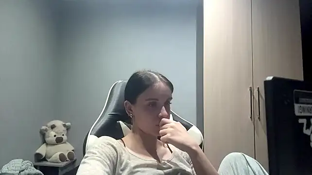 Hisaky Adlı Modelin Canlı XXX Sohbeti
