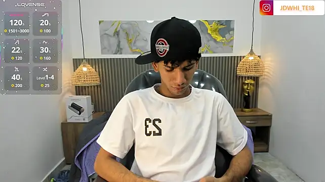 Онлайн чат XXX JDWhite18