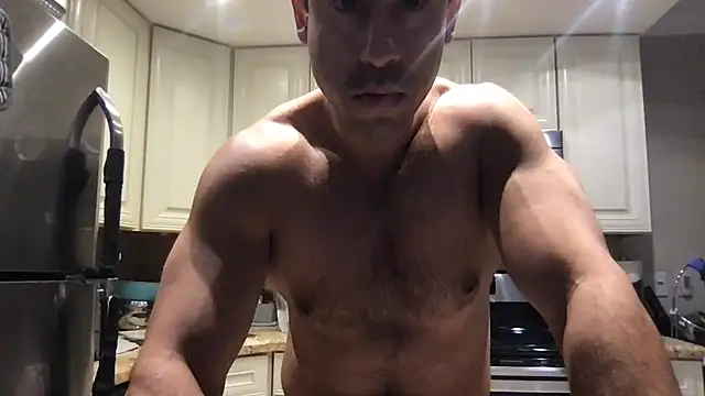 XXX chat uživo modela BigGuyMuscle