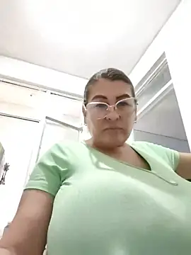 צ'אט XXX בשידור חי של AlexxiaaMat