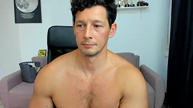 BrutusK08n Live XXX chat