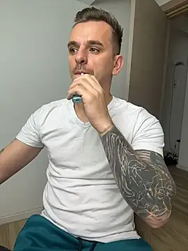 Strong_dick21 Webcam-Show
