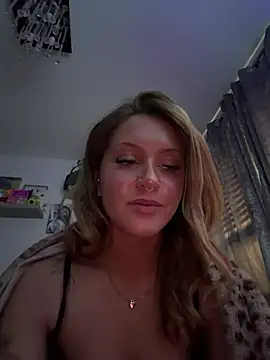 แชท XXX สดของ JuicyJade69xo
