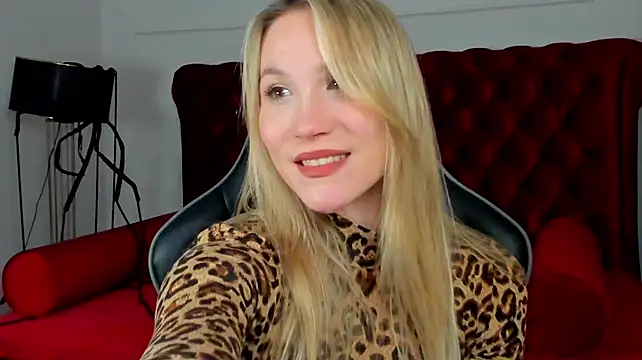 ElaraVoltagen Live XXX chat
