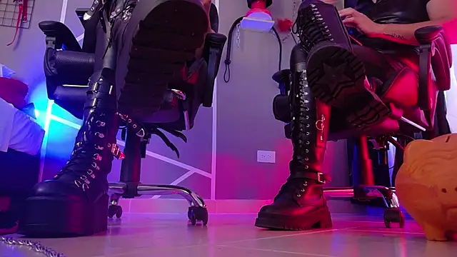 Chatroom XXX en direct de AngeloandEdward