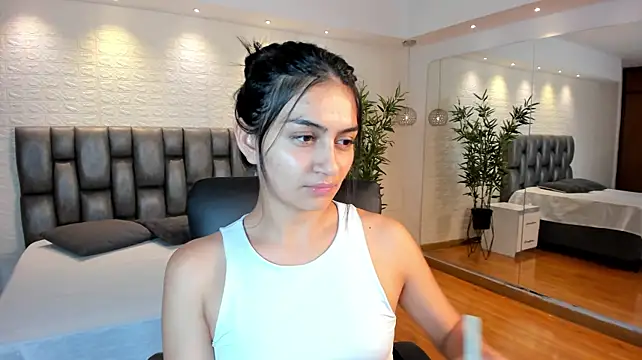دردشة AidaJones الجنسية المباشرة