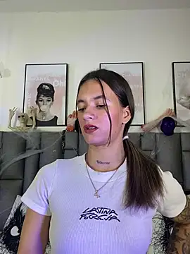 JuliaColemann XXX чат на живо