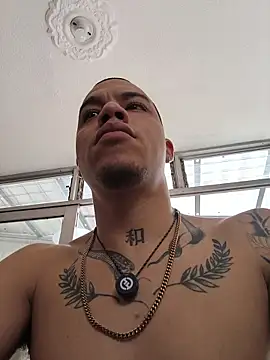 AlphaMasterXxx Chat XXX in diretta