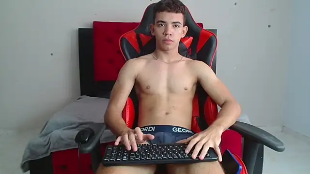 XXX chat uživo modela CamiloRoss_