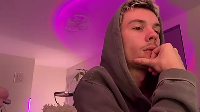 צ'אט XXX בשידור חי של Jeremy1Scott