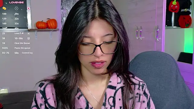 צ'אט XXX בשידור חי של NanakoDollx