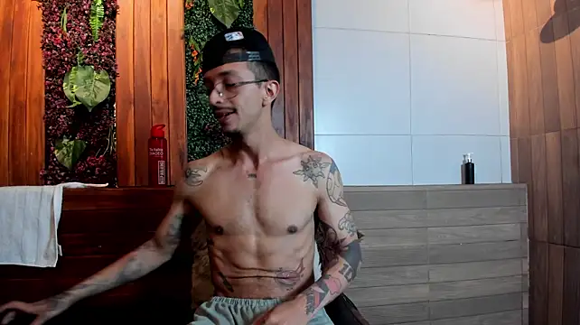 צ'אט XXX בשידור חי של dan_damon