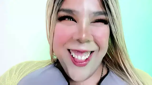 Chat +18 de cristall_hott ao vivo