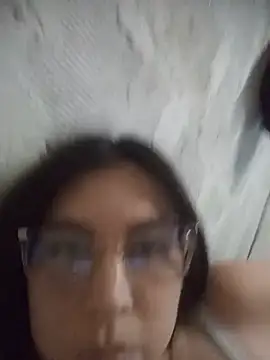 Camii_Gmez Show in webcam