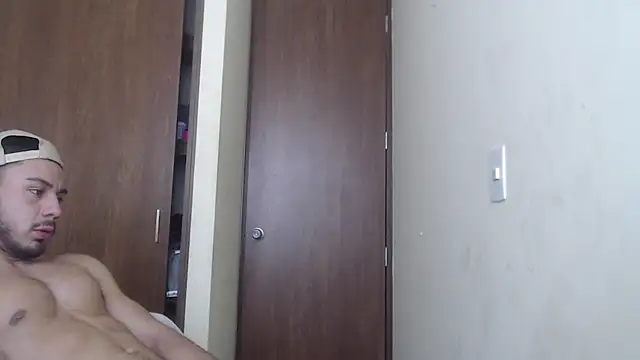 Taylor_DiamondBoy XXX чат на живо