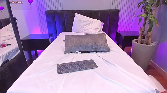 noah_ferrer_'s Live XXX Chat