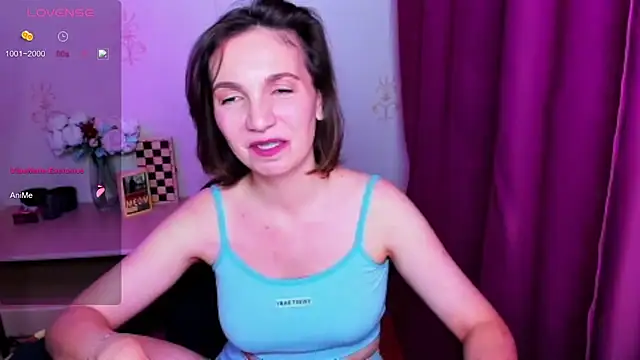 Czat XXX na żywo – KindHazelHere_