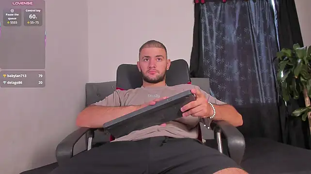 MaximusClark Live XXX-Chat