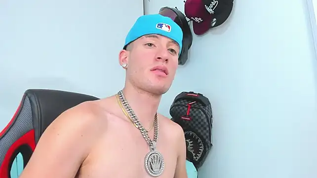 XXX chat uživo modela hunterheat__
