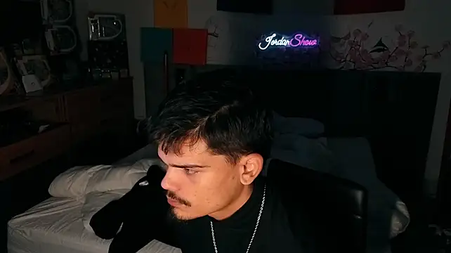 JordanShowのライブXXXチャット